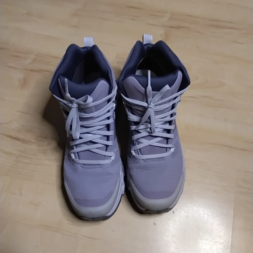 On Running Womens Oncloudrock 2 Waterproof Hiking Sz 8.5 Glacier Eclipse Color.